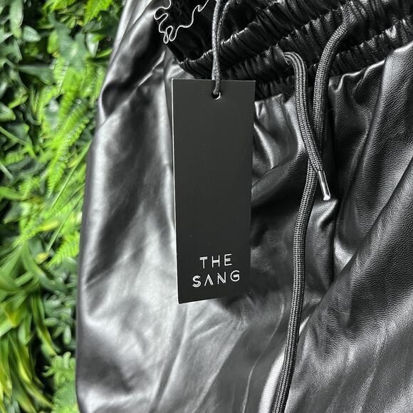 THE SANG Shorts Women Medium Black Faux Leather Smocked Stretch Waist Flare 2709 - Picture 5 of 8